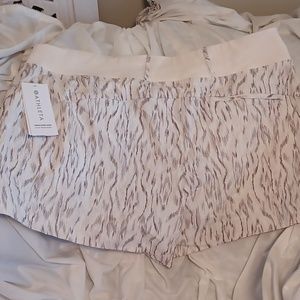 NWOT 22 TREKKIE NORTH SHORT BY ATHLETA